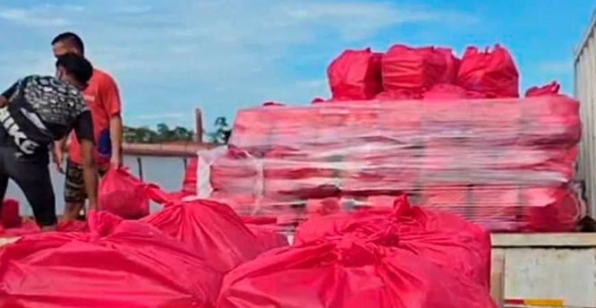 Thousands of rural folks stranded in flood hit interior Sarawak, authorities deploying tonnes of food aid