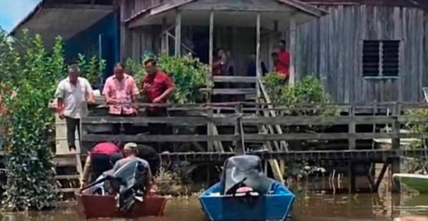 The Rumah Joseph longhouse in Baram is flooded up to the ceiling of its ground floor. Pic courtesy of Datuk Pengguang Manggil’s office