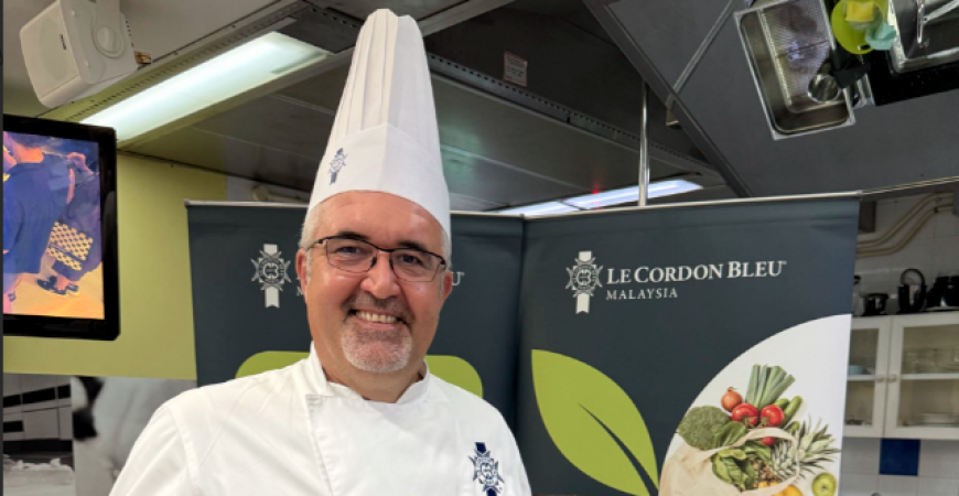 Frelon with his culinary masterpiece after the demonstration. PIX BY SUNWAY LE CORDON BLEU