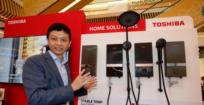 Toshiba Sales &amp; Services Sdn Bhd managing director Steven Yang presenting the new Toshiba SensTemp stable temperature water heater models to the audience during the launch, recently.