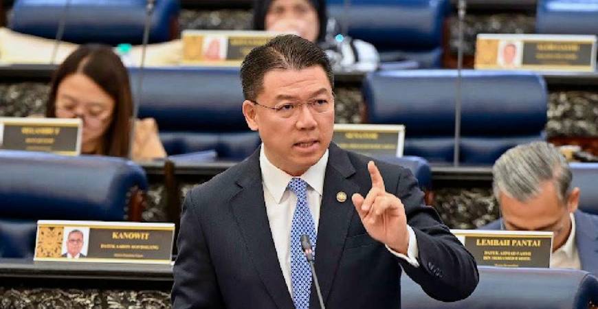 Nga stressing a point in the Dewan Rakyat yesterday. – BERNAMAPIC