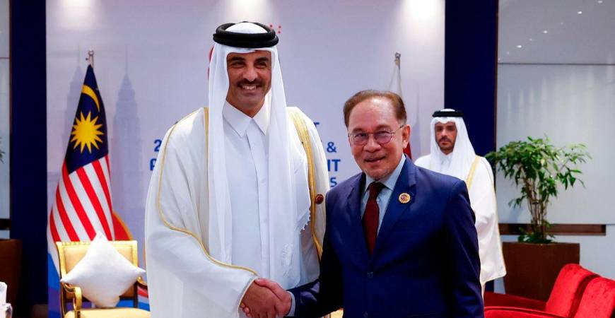 Prime Minister Datuk Seri Anwar Ibrahim with the Emir of Qatar, Sheikh Tamim bin Hamad Al Thani - BERNAMApix