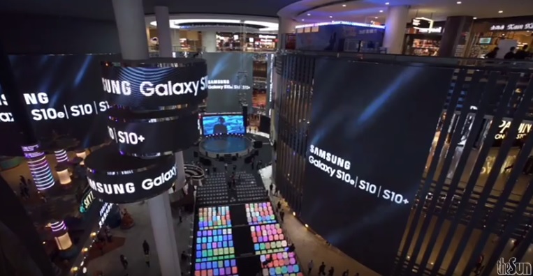 Samsung sends the Galaxy S10 into the stratosphere