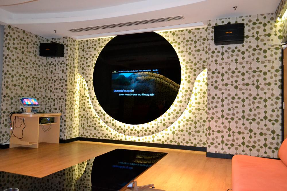 $!The cozy and spacious inside of Starz Karaoke. – HAZIQUE ZAIRILL/THESUN