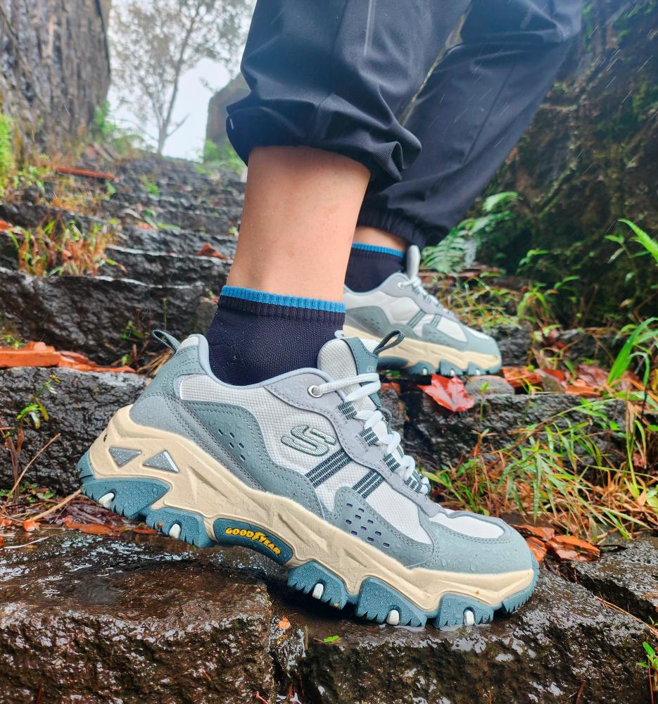 $!Skechers D’Lites Hiker in light grey for men. — PIC COURTESY OF PETER PHOON CHUN WEI