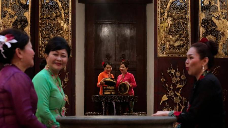 Anna Ooi Bee Yean and Audrey Lim, with a nyonya basket.