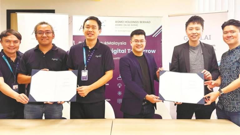 From left: Agmo CTO Tham Chin Seng, COO Steven Low Kang Wen, Tan, Tay and InfinitiLab CTO Alvin Chua and chairman Advent Phang.