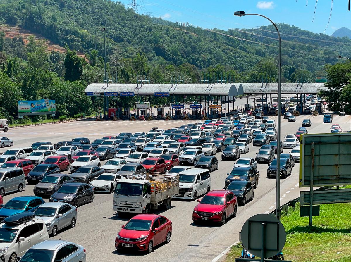 For visual purposes only. Traffic heading towards Kuala Lumpur. ADIB RAWI YAHYA. THESINPHOTO
