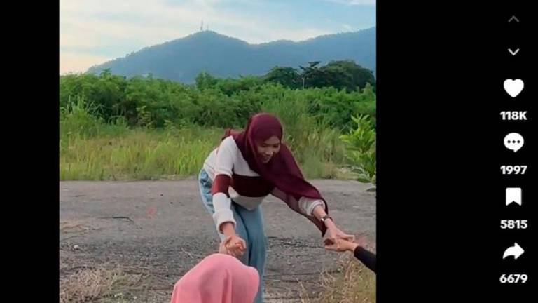 Screenshot Tik Tok @chwrrycimi
