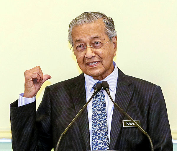 Huawei produces better phones than America: Tun M