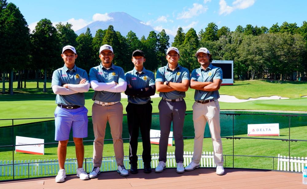 FROM LEFT: Anson Yeo, Zia Iqmal Abdul Rashid, Andrew Yap, Rizq Adam Rohizam and Zubair Firdaus at Taiheiyo Club Gotemba, with Mount Fuji in the background.