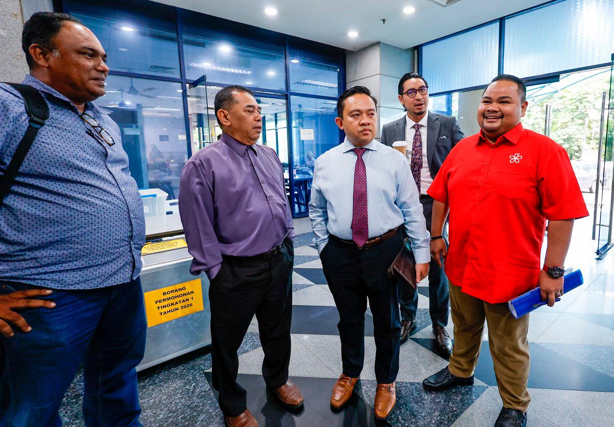 Datuk Wan Saiful Wan Jan (C). - ADIB RAWI YAHYA/THESUN