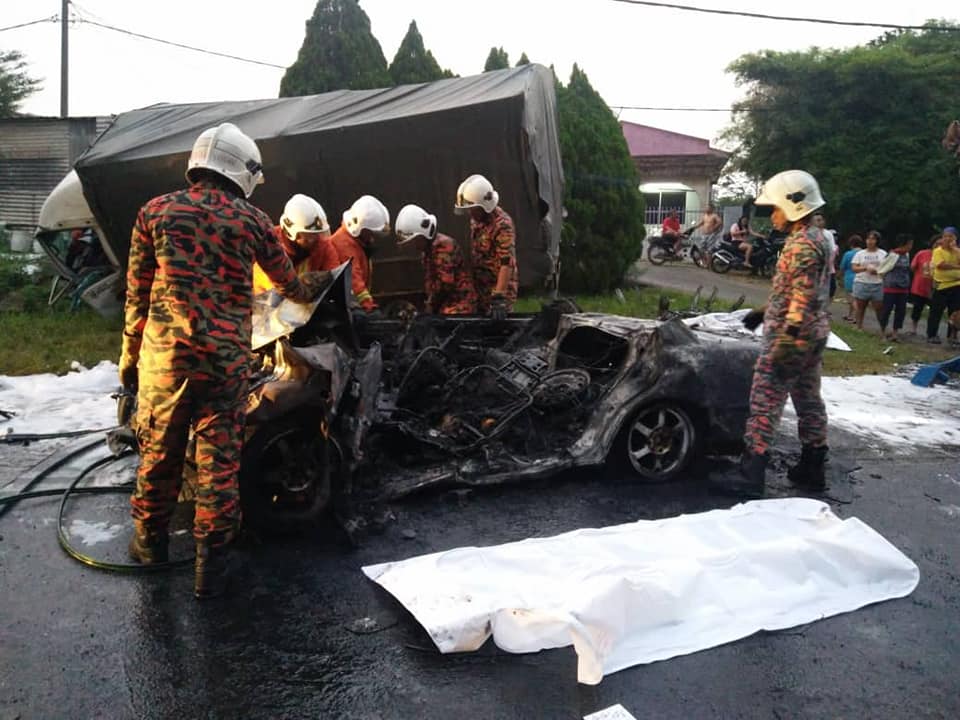 Officers from the Pahang Fire and Rescue Department, at the scene of the accident, on Aug 20, 2019. — Facebook pix by Ainafifi Nadzri‎