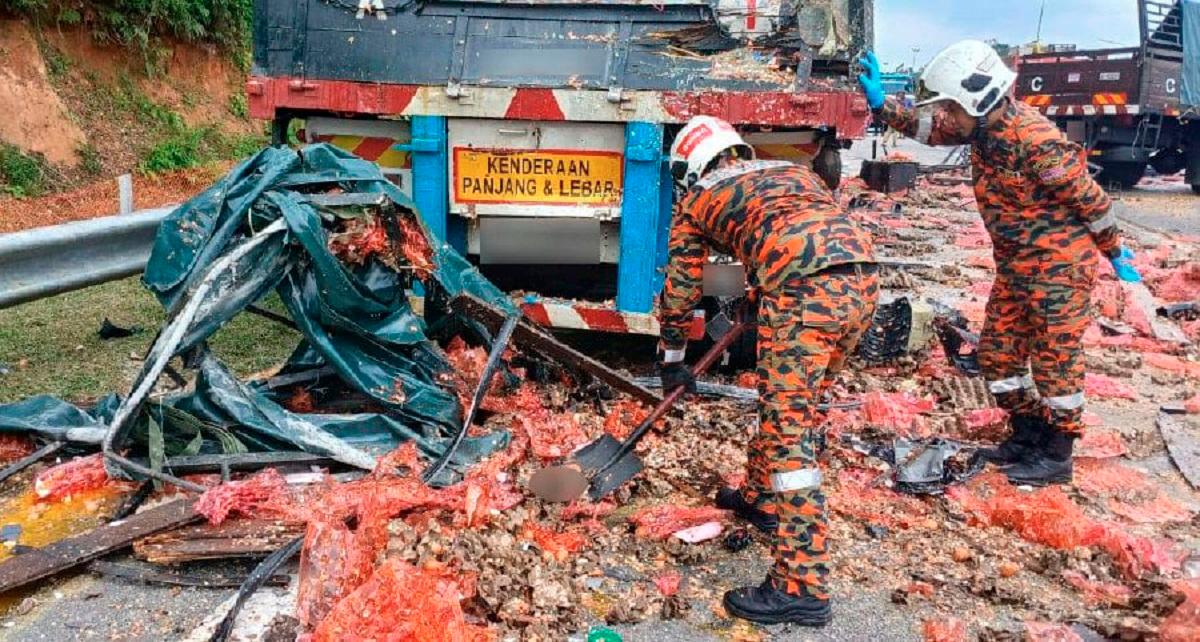 Fire and rescue personnel clearing the accident site. - Pic courtesy of Perak Fire and Rescue Department