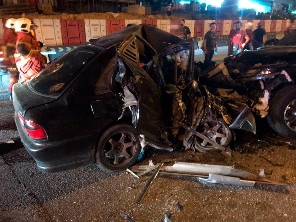 Two teens killed by against-traffic car on Federal Highway (video)