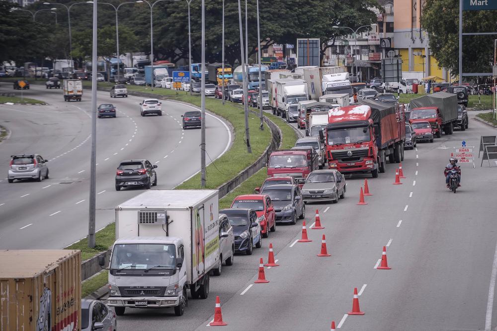 $!FIRST DAY of CMCO ... Traffic backed up on Jalan Kuching in Kuala Lumpur yesterday due to roadblocks set up to ensure adherence to the conditional movement control order. – ADIB RAWI YAHYA/THESUN