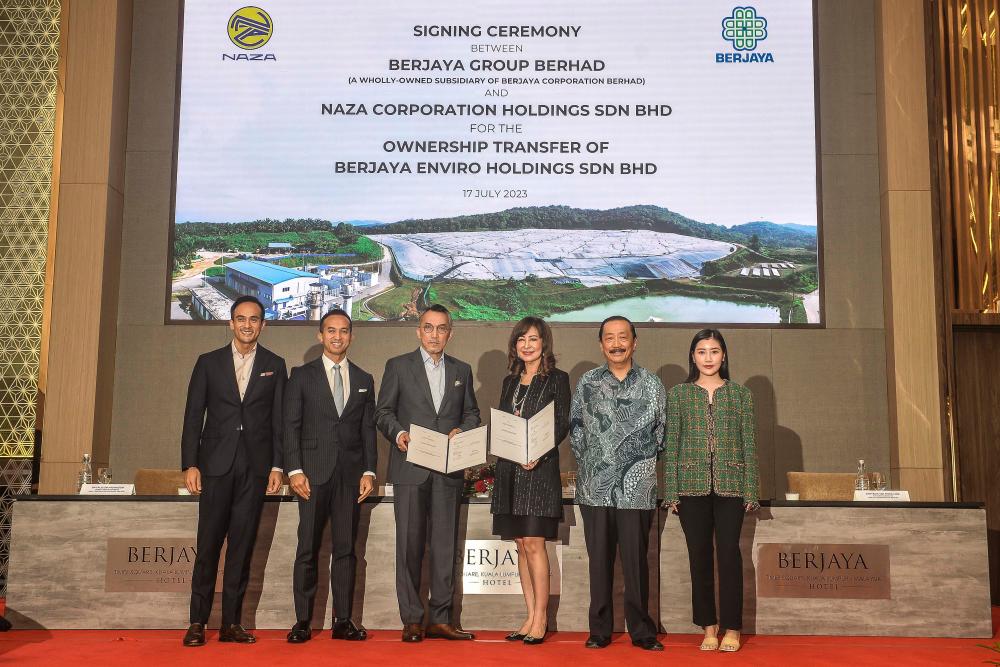 From left: Naza Corp deputy group chairman SM Faliq SM Nasimuddin, Naza Corp group executive chairman SM Nasarudin SM Nasimuddin, Ismee Ismail, Vivienne Cheng, Berjaya Corp founder and adviser Tan Sri Vincent Tan Chee Yioun and Berjaya Corp ED Chryseis Tan Sheik Ling at the signing ceremony. THE SUN/ADIB RAWI