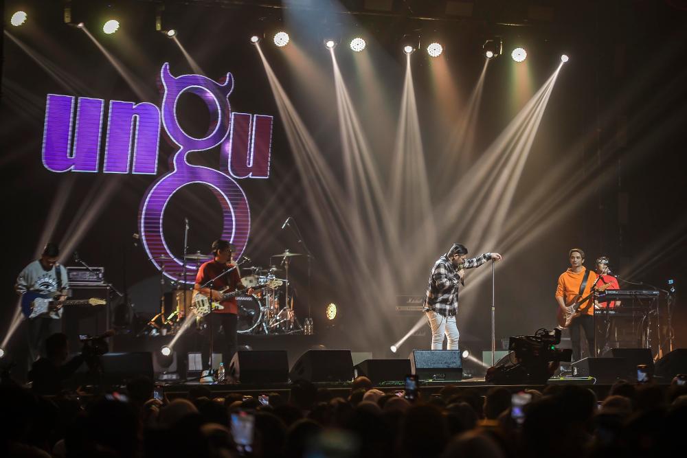 After a five-year hiatus, Indonesian rock band Ungu returned to entertain its Malaysian fans. – ALL PIX BY ADIB RAWI YAHYA/THESUN