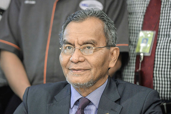 Age limit for PeKa B40 lowered to 40: Dzulkefly