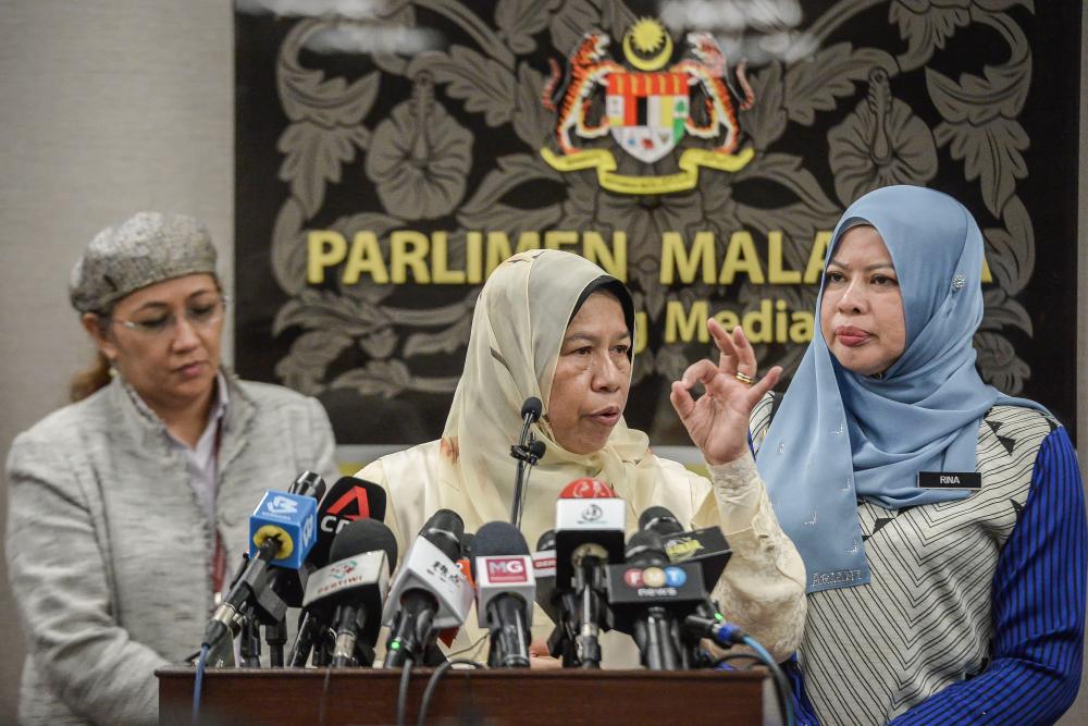 $!MAKING A POINT ... Housing and Local Government Minister Zuraida Kamaruddin speaking to reporters at the Parliament building yesterday. – ADIB RAWI YAHYA/THESUN