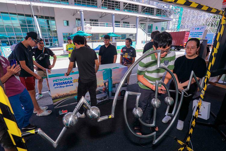 $!The games played at the theSun × PETRONAS Primax 95 with Pro-Drive booth.