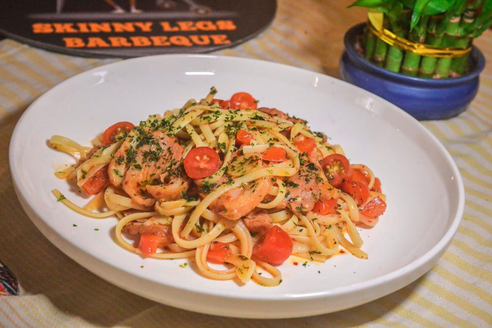 Smoked duck aglio olio pasta with confit tomatoes. – ADIB RAWI YAHYA/THESUN $!Smoked duck aglio olio pasta with confit tomatoes. – ADIB RAWI YAHYA/THESUN