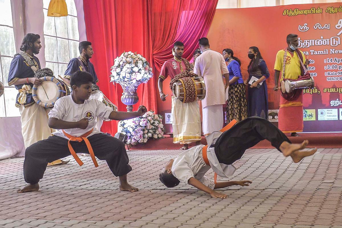 Gambar Hiasan sahaja: Students of the ancient Indian martial art Silambam show their skills during Tamil New Year Puttaandu Celebration at the Kala Mandapam Sri Kandaswamy Temple, Brickfields Kuala Lumpur. adib rawi yahya/theSun