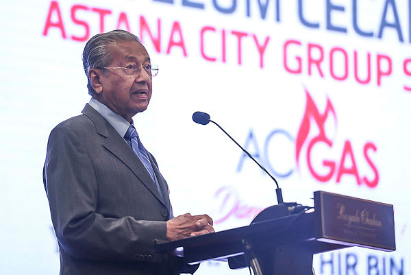 Prime Minister Tun Dr Mahathir Mohamad speaks during the launching ceremony of the ACGAS liquid petroleum gas composite product at the Royale Chulan Hotel, Kuala Lumpur on Jan 14, 2019. — Sunpix by Adib Rawi Yahya