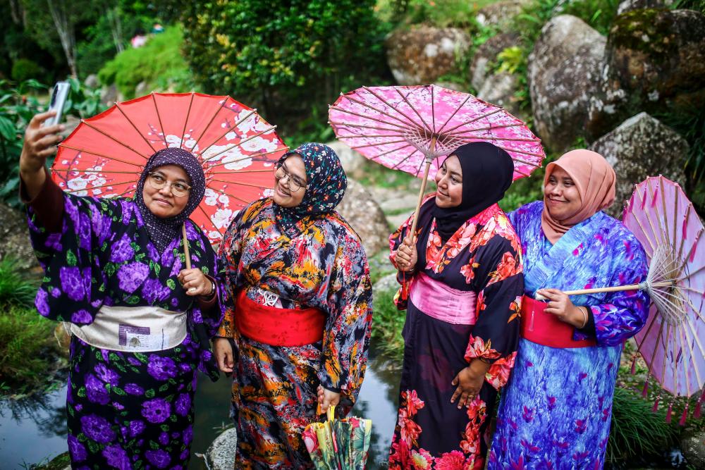 $!Visitors can wear kimonos and capture beautiful photos amid the picturesque scenery.