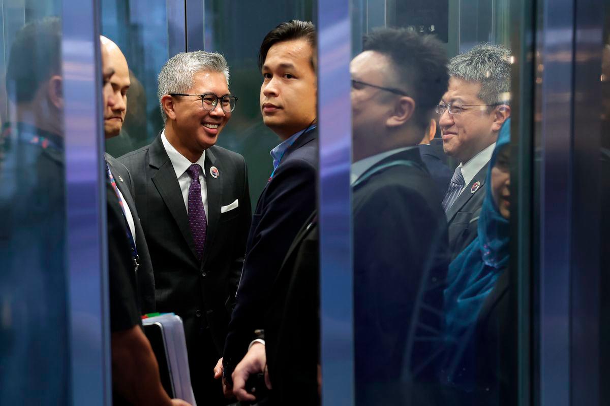 Minister of Investment, Trade and Industry Tengku Datuk Seri Zafrul Abdul Aziz arrives at the Malaysia International Trade and Exhibition Centre (MITEC) for the 5th ASEAN Geoeconomic Task Force (5th AGTF) meeting today. Also present is Deputy Minister of Investment, Trade and Industry Liew Chin Tong. - BERNAMA