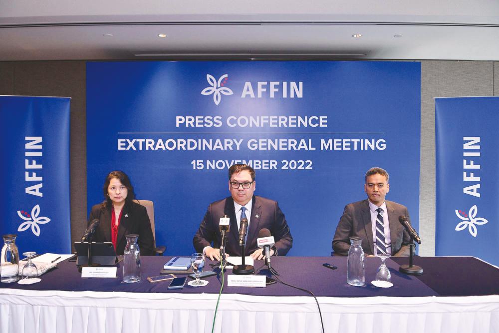 From left: CFO Joanne Rodrigues, Wan Razly, and Affin Islamic CEO Datuk Paduka Syed Mashafuddin Syed Badarudin at the press conference.