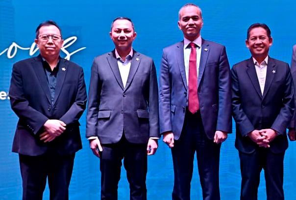 From left: Affin Bank group enterprise banking executive director Lim Kee Yeong, Mohammad Fairuz, Affin Islamic CEO Datuk Paduka Syed Mashafuddin Syed Badarudin, and Affin Bank group corporate banking executive director and head Hanif Mohd Yusof at the launch.