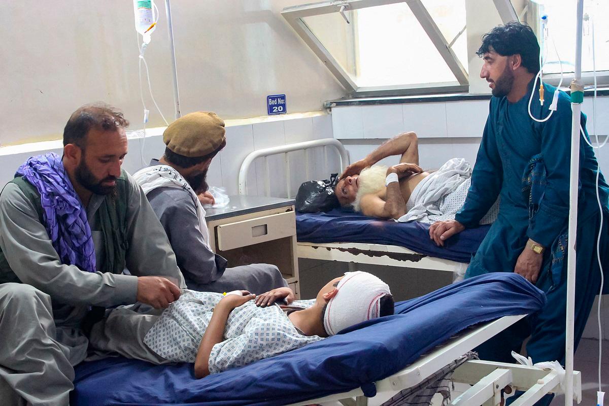 Injured Afghan people receive treatment at a hospital after an earthquake in Afghanistan’s Jalalabad on September 1, 2025. Nine people died when a 6.0-magnitude earthquake and powerful aftershock rattled eastern Afghanistan, the provincial Nangarhar government said on September 1. - Aimal Zahir / AFP