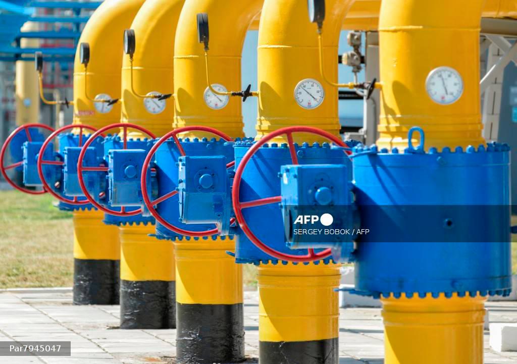 A picture shows a partial view of a compressor station of Ukraine's Naftogaz national oil and gas company near the northeastern Ukrainian city of Kharkiv on August 5, 2014. - AFPPIX