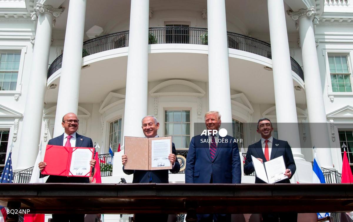 (L-R)Bahrain Foreign Minister Abdullatif al-Zayani, Israeli Prime Minister Benjamin Netanyahu, US President Donald Trump, and UAE Foreign Minister Abdullah bin Zayed Al-Nahyan hold up documents after participating in the signing of the Abraham Accords where the countries of Bahrain and the United Arab Emirates recognize Israel, at the White House in Washington, DC, September 15, 2020. - AFPPIX
