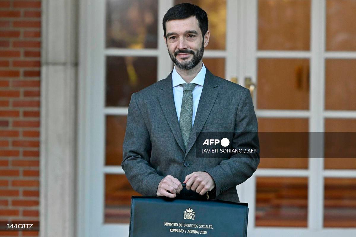 Consumer Affairs Minister Pablo Bustinduy - (Photo by JAVIER SORIANO / AFP)