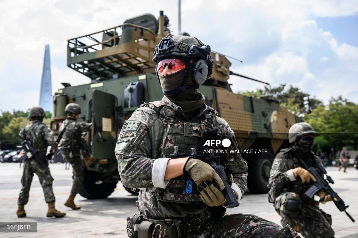 South Korean soldiers take part in an anti-terror drill, as part of the Ulchi Freedom Shield exercise between the US and South Korea, in Seoul on August 20, 2024, which runs until August 29. (Photo by ANTHONY WALLACE / AFP)