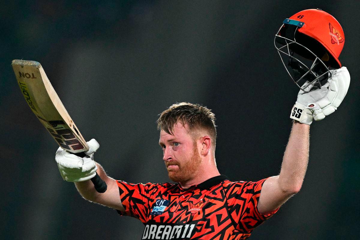 Sunrisers Hyderabad’s Heinrich Klaasen celebrates after scoring a century (100 runs) during the Indian Premier League (IPL) Twenty20 cricket match between Kolkata Knight Riders and Sunrisers Hyderabad at the Arun Jaitley Stadium in New Delhi on May 25, 2025. (Photo by Money SHARMA / AFP)