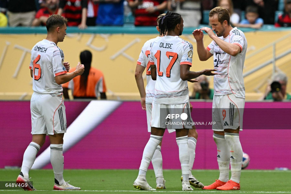 Bayern Munich’s English forward #09 Harry Kane (R) celebrates with teammates after scoring his team’s fourth goal during the FIFA Club World Cup 2025 round of 16 football match between Brazil’s Flamengo and Germany’s Bayern Munich at the Hard Rock Stadium in Miami on June 29, 2025. - AFP