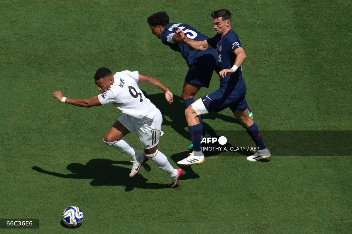 Real Madrid’s French forward #09 Kylian Mbappe fights for the ball with Paris Saint-Germain’s Brazilian defender #05 Marquinhos and Paris Saint-Germain’s Spanish midfielder #08 Fabian Ruiz (L) during the FIFA Club World Cup 2025 semifinal football match between France’s Paris Saint-Germain and Spain’s Real Madrid at MetLife stadium in East Rutherford, New Jersey on July 9, 2025. - AFP