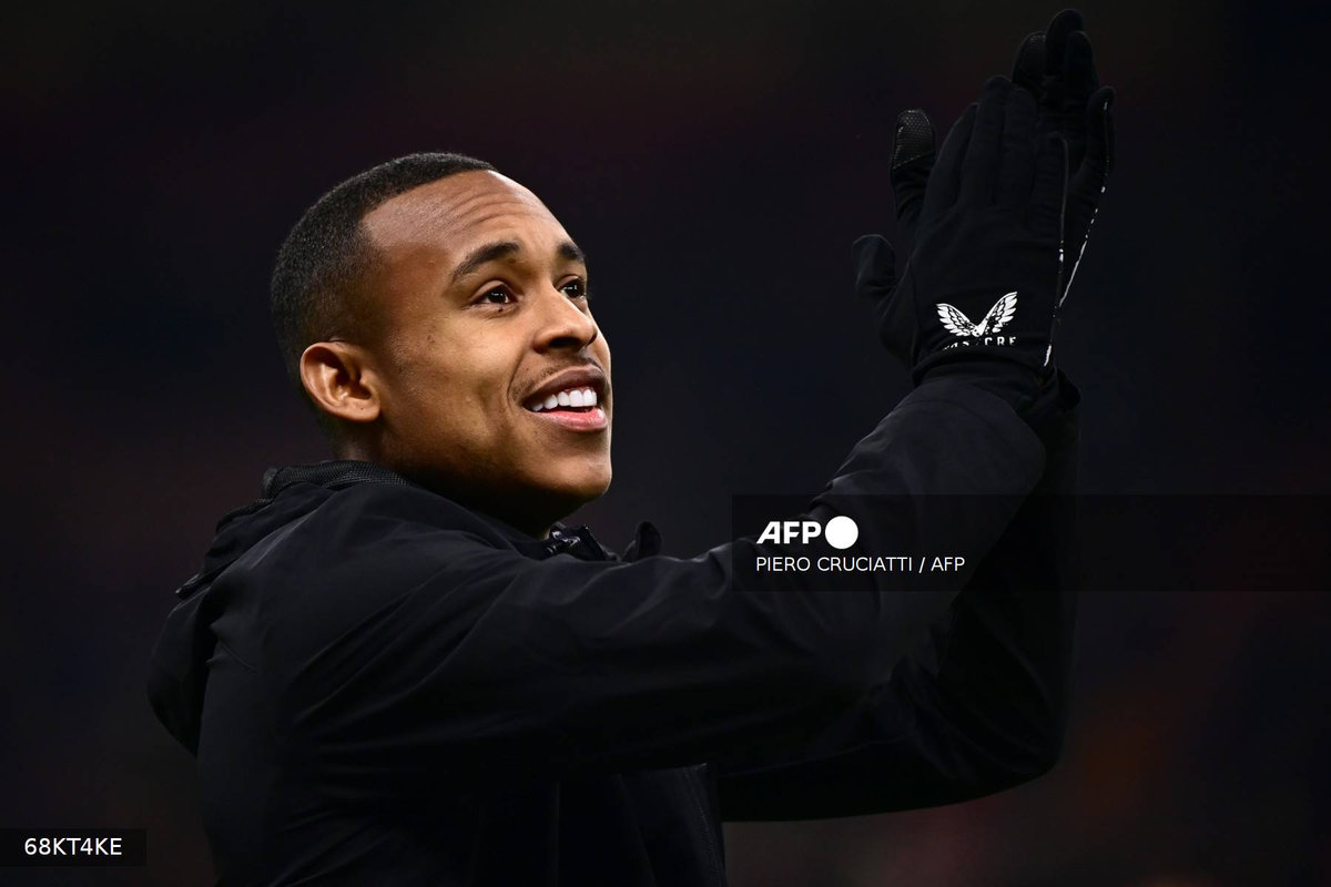 Feyenoord's Brazilian forward #14 Igor Paixao greets fans before the UEFA Champions League knockout round play-off second leg football match between AC Milan and Feyenoord at San Siro stadium in Milan, on February 18, 2025. - AFP