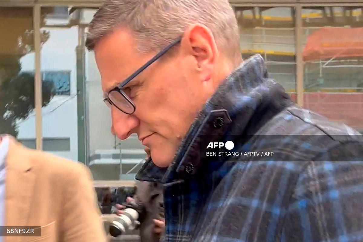 This frame grab taken from AFPTV footage on August 4, 2025 shows New Zealand’s former deputy police commissioner Jevon McSkimming leaving court after he was charged with possessing child sexual exploitation and bestiality material in Wellington. (Photo by Ben STRANG / AFPTV / AFP)