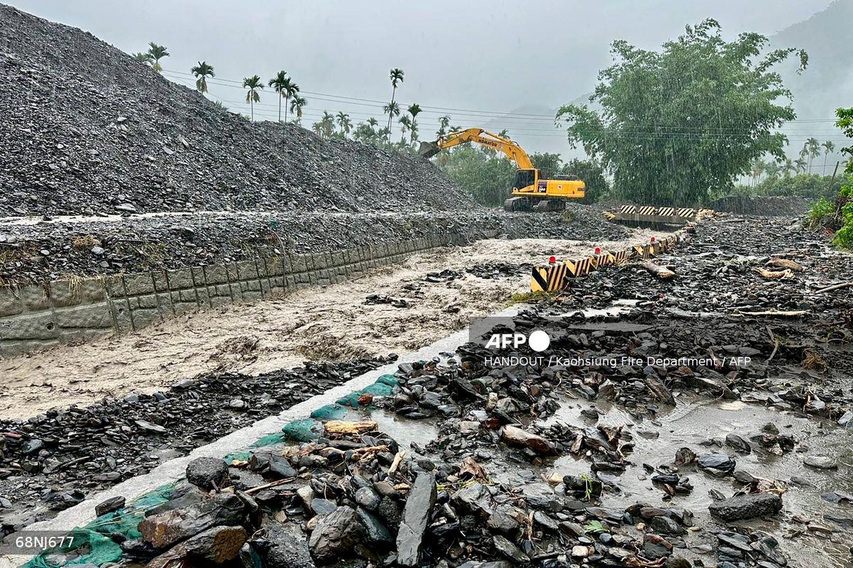 Debris after being swept away due to flooding by torrential rains in Kaohsiung. (Photo by Handout / Kaohsiung Fire Department / AFP)