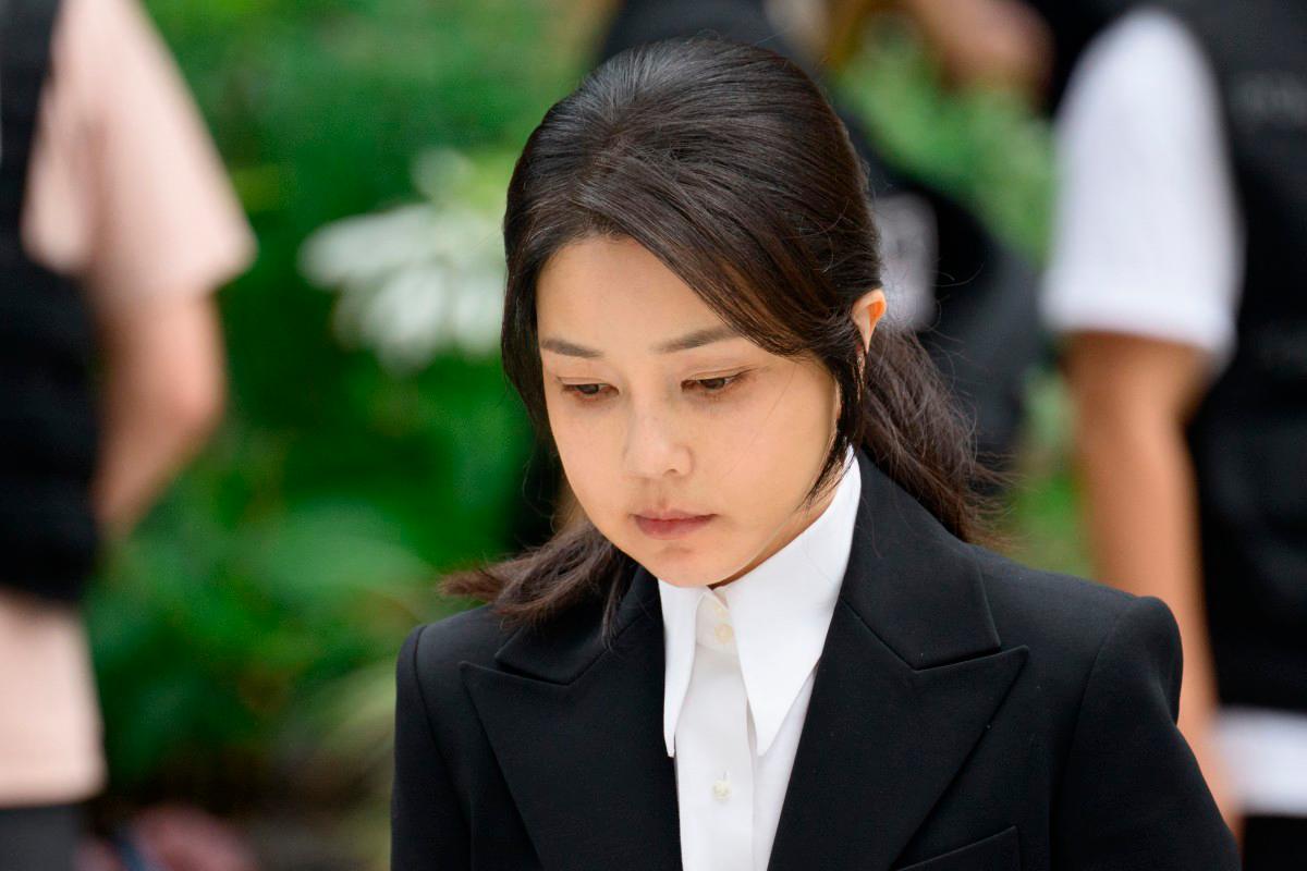 South Korea’s former first lady Kim Keon Hee, wife of impeached former president Yoon Suk Yeol, arrives at the special prosecutor’s office in Seoul on August 6, 2025. (Photo by ANTHONY WALLACE / AFP)