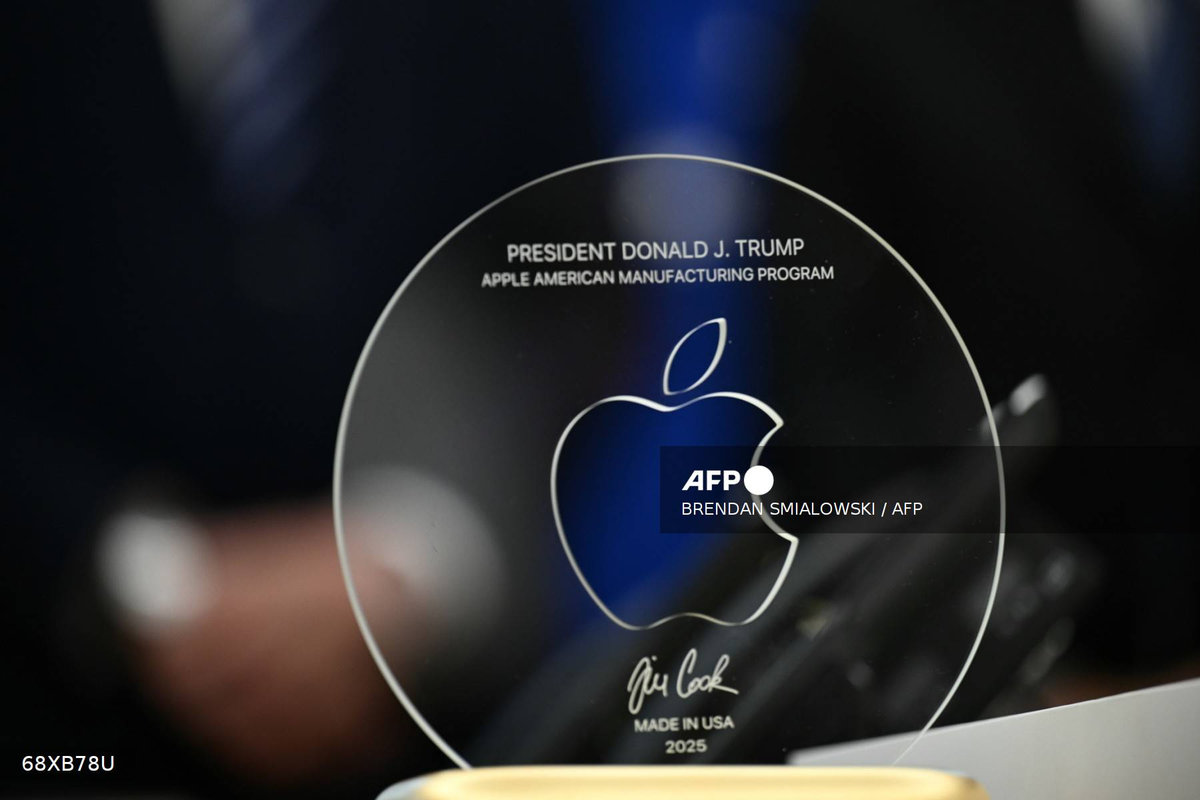A memento presented by Apple CEO Tim Cook is seen on the Resolute Desk in the Oval Office of the White House in Washington, DC, on August 6, 2025 before announcing that Apple will invest an additional $100 billion in the United States, taking its total pledge to $600 billion over the next four years. - AFP