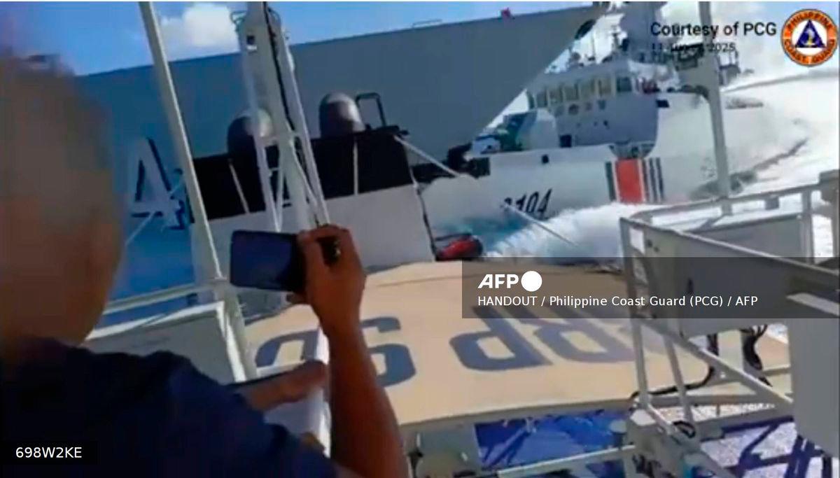 This handout video grab released and taken on August 11, 2025 by the Philippine Coast Guard shows an incident between a Chinese Navy vessel (L) and a Chinese Coast Guard ship (R) as seen from a Philippine fisheries boat near Scarborough Shoal in the disputed South China Sea. (Photo by Handout / Philippine Coast Guard (PCG) / AFP)