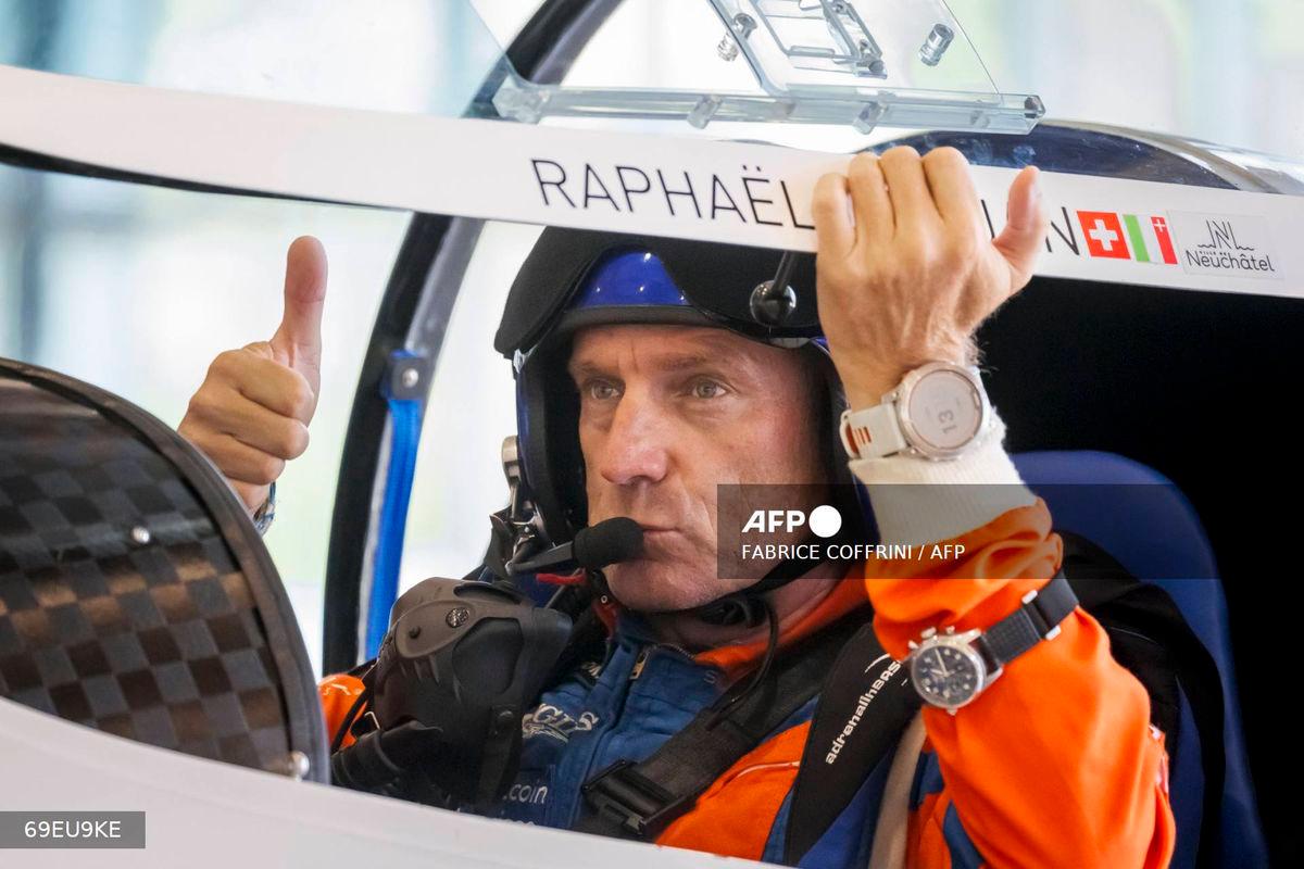 Swiss pilot Raphael Domjan - (Photo by Fabrice COFFRINI / AFP)