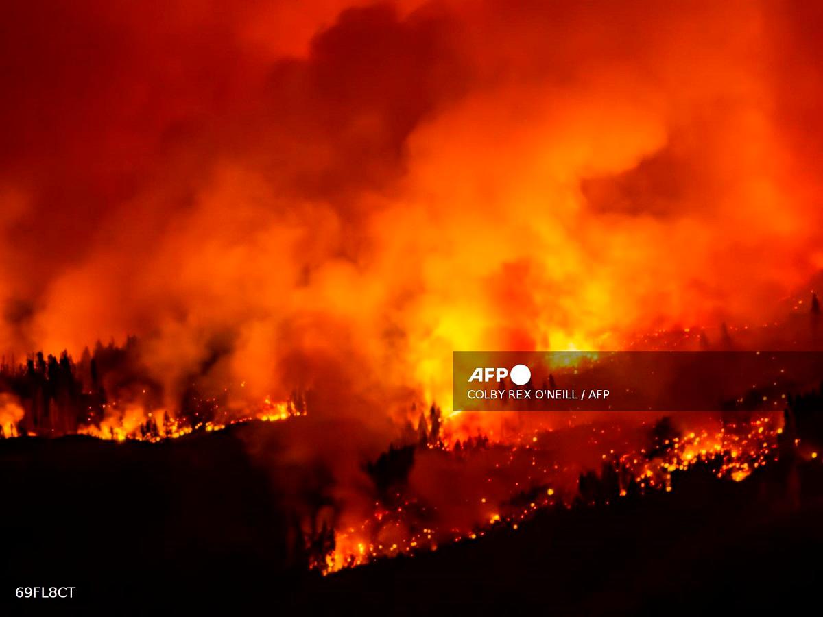A wildfire burns on Mount Underwood near Port Alberni, on Vancouver Island, British Columbia, on August 12, 2025. - Colby Rex O’Neill / AFP