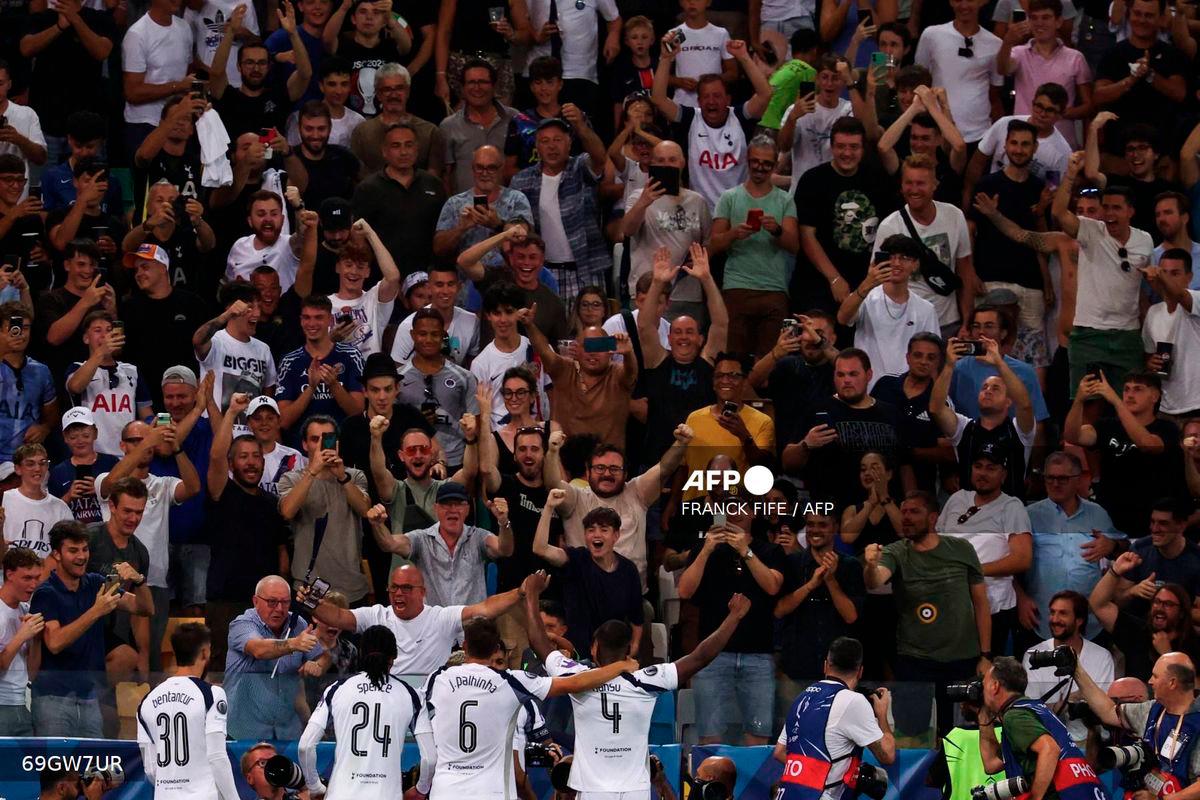 Tottenham's players celebrate in front of their fans after scoring their second goal during the 2025 UEFA Super Cup final football match between Paris Saint-Germain (FRA) and Tottenham Hotspur FC (ENG) at the Friuli stadium, in Udine, on August 13, 2025. - AFP