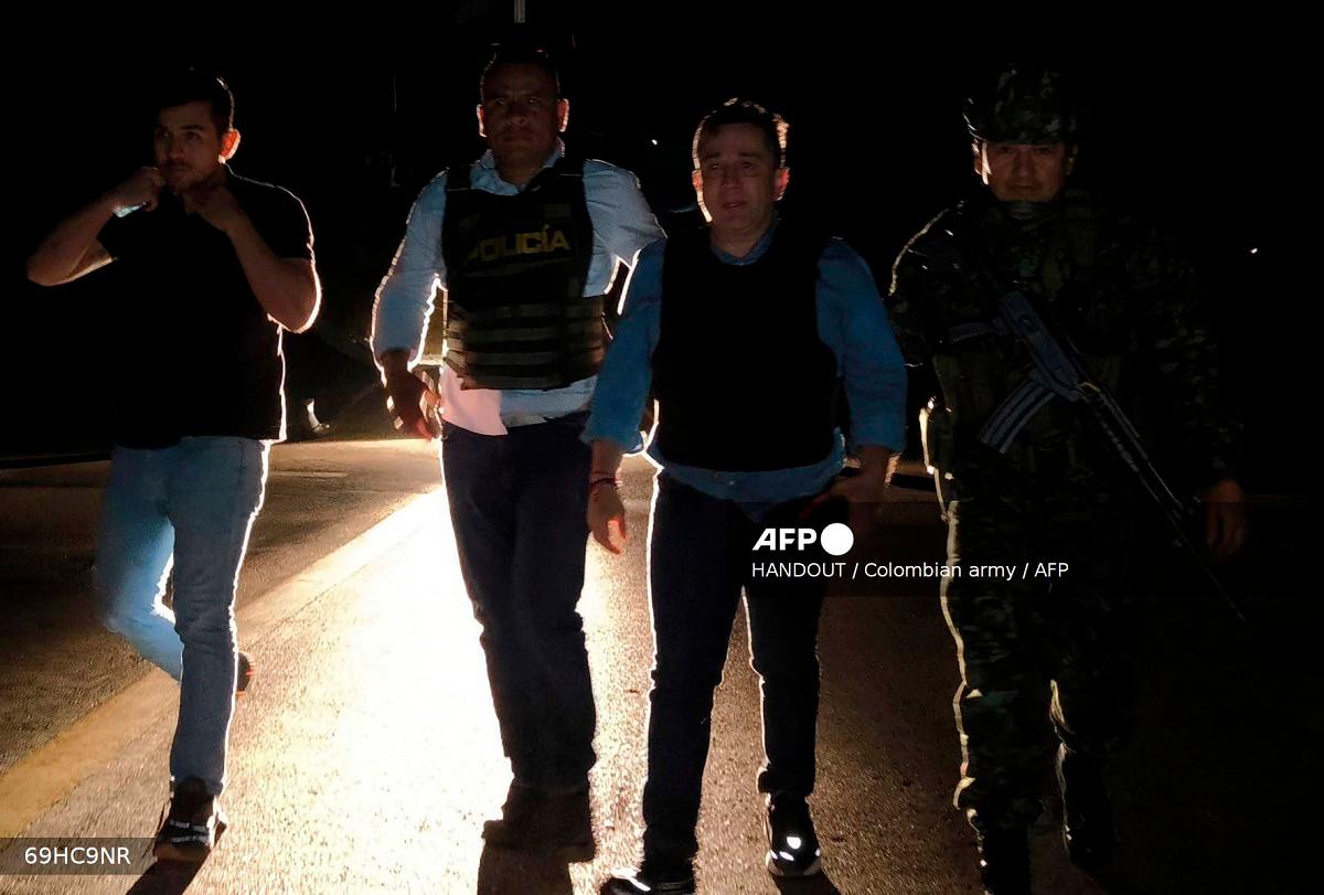 Handout picture released by Colombian Army press office shows Congressman Julio Cesar Triana (2nd R) being escorted by Colombian armed forces in Neiva, Huila department, Colombia on August 13, 2025. - AFP PHOTO / COLOMBIAN ARMY / HANDOUT